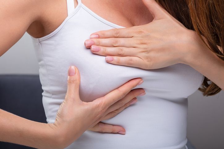 胸部按摩好處多！除了豐胸 還能促進乳腺健康～ 按摩手法也有好多講究！